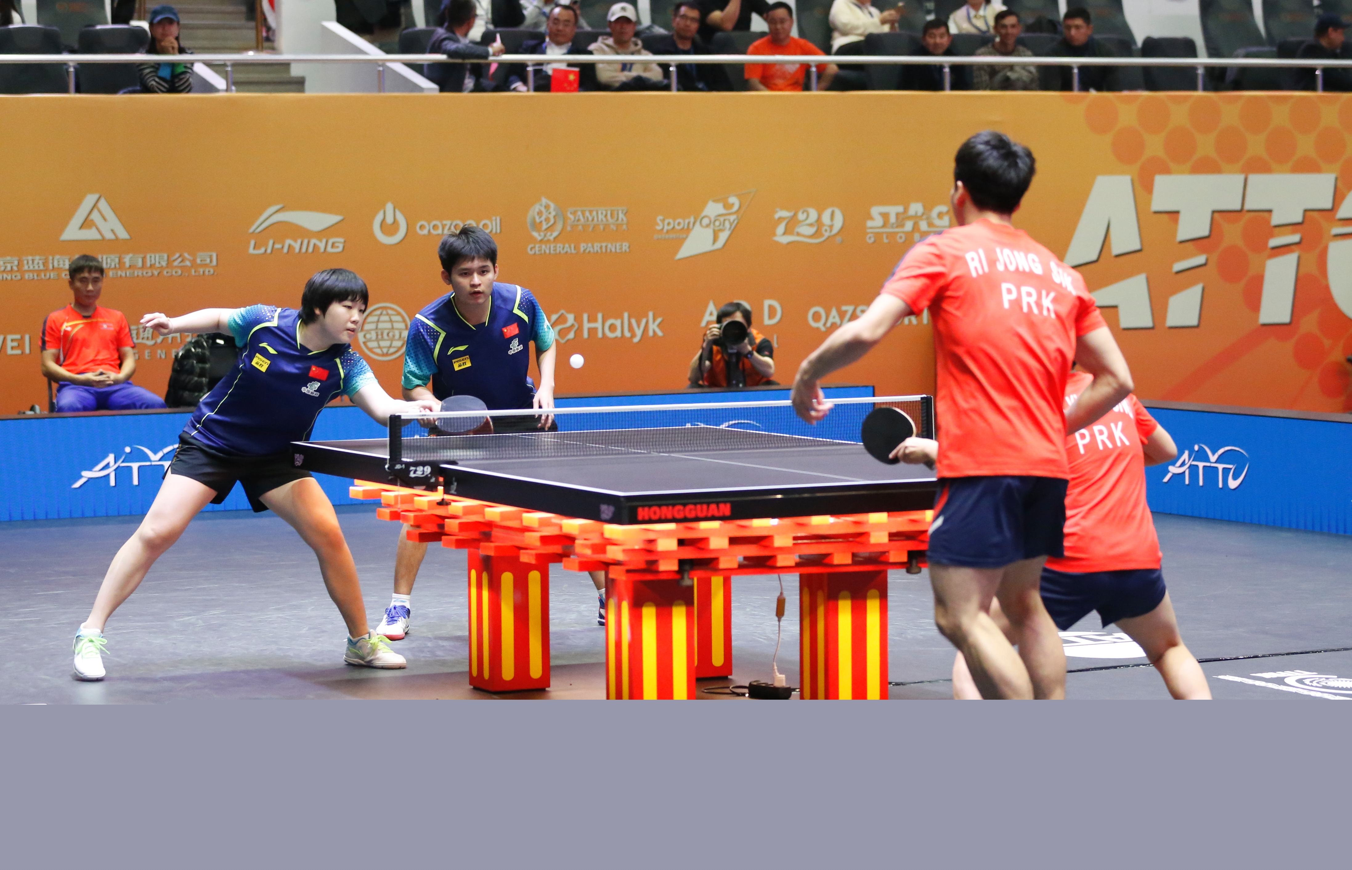 浓眉联手夺 浓眉联手夺